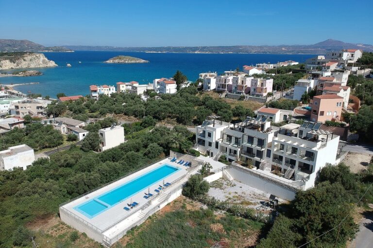 A THREE BEDROOM LUXURY APARTMENT WITH A SHARED POOL IN ALMYRIDA