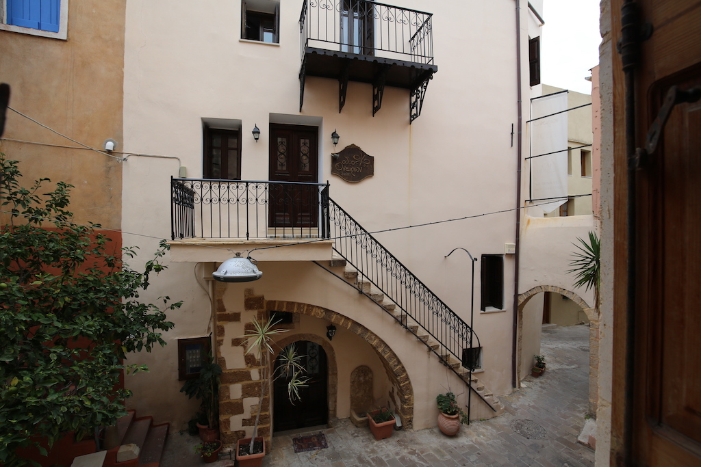 VENETIAN HOUSE FOR RESTORATION IN THE OLD TOWN OF CHANIA