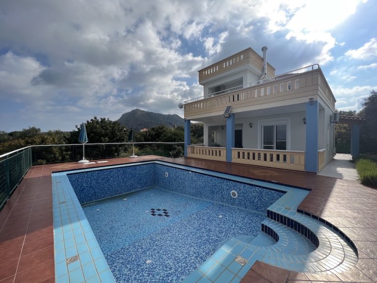 A WONDERFUL VILLA WITH A POOL IN KAMBIA