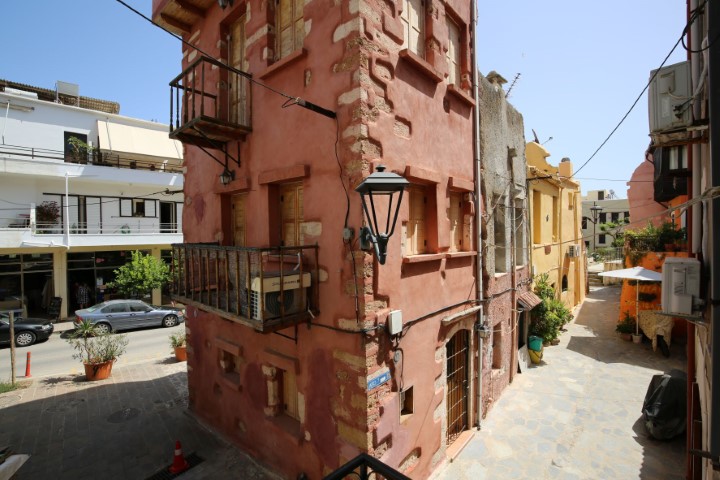 3-STOREY HOUSE NEAR THE SEA IN CHANIA OLD TOWN