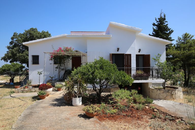 TRADITIONAL HOUSE IN A QUIET LOCATION WITH BEAUTIFUL VIEW OF THE VILLAGE OF VAMOS