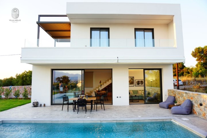 A BRAND-NEW, MODERN VILLA WITH A POOL IN KEFALAS