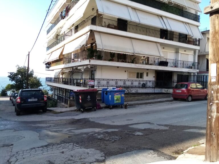 AN APARTMENT WITH SIDE SEA VIEW IN HALKIDA AREA